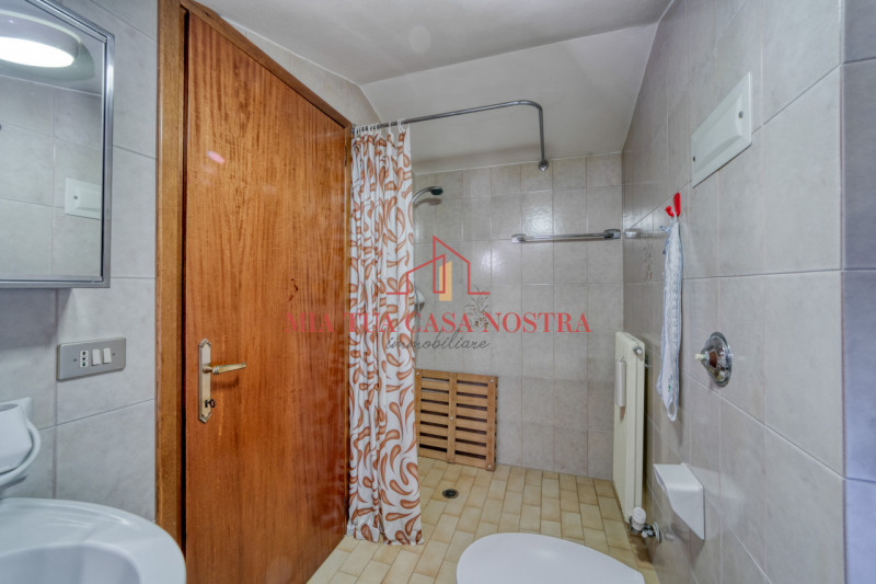 CRESPANO DEL GRAPPA: Porzione di bifamiliare in verticale, composta di ingresso indipendente, sog...
