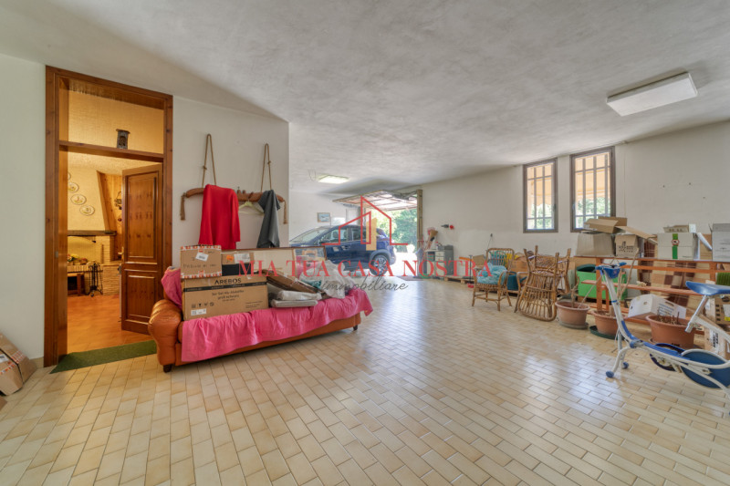 CRESPANO DEL GRAPPA: Porzione di bifamiliare in verticale, composta di ingresso indipendente, sog...