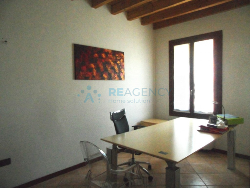 Thiene
 
Stai cercando un ufficio a pochi passi dal centro?

Prezzo € 500 mensili 

CHIAMACI ORA ...