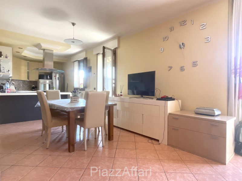 In centro paese, appartamento ubicato al secondo piano in piccola palazzina con ascensore.
Quest'...