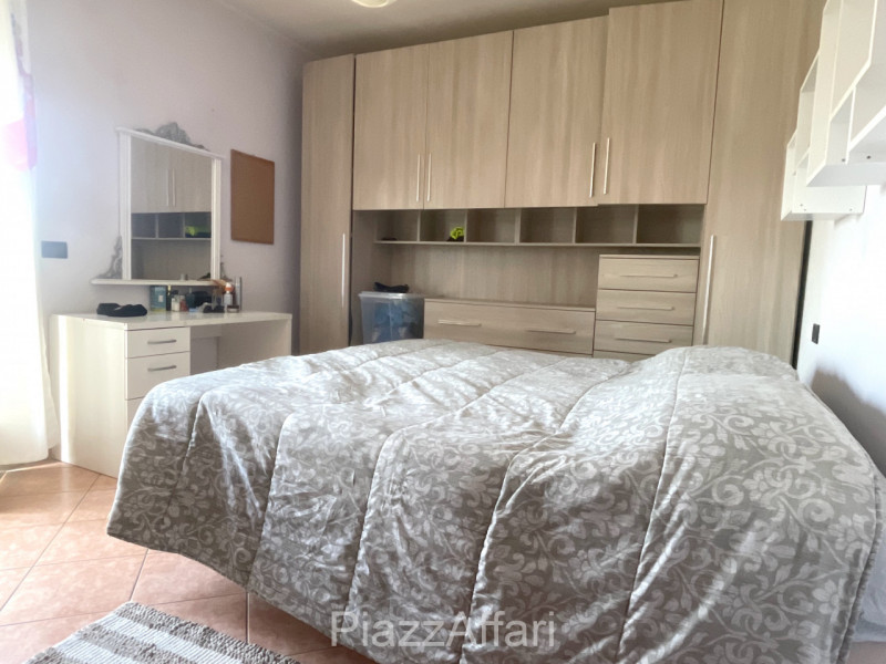 In centro paese, appartamento ubicato al secondo piano in piccola palazzina con ascensore.
Quest'...