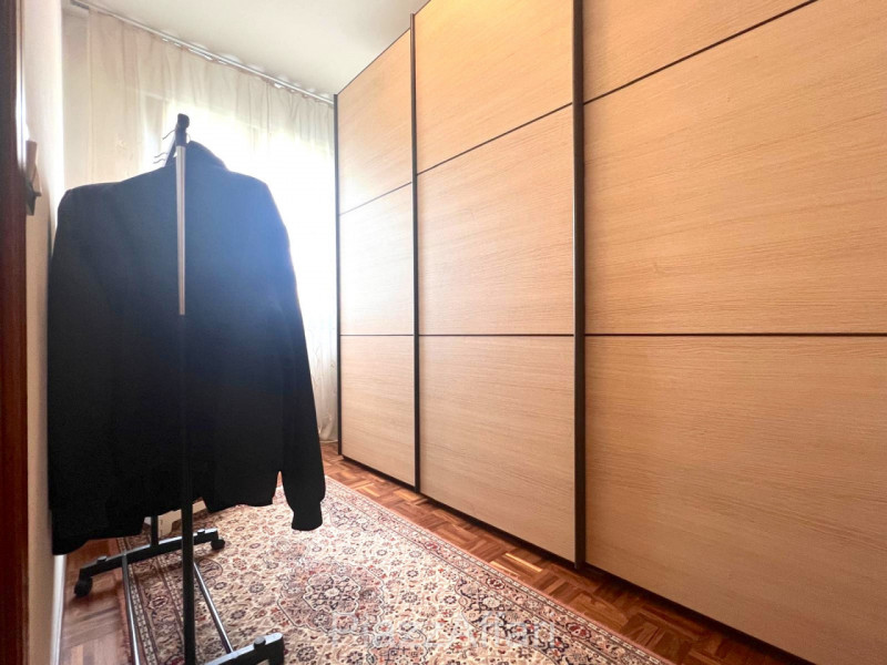 Proponiamo in vendita spazioso appartamento al piano rialzato composto di ingresso, cucina separa...