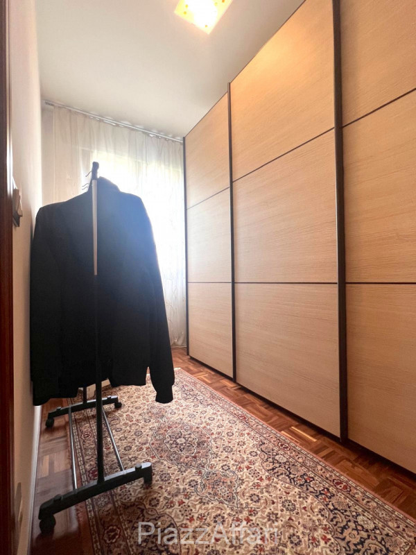 Proponiamo in vendita spazioso appartamento al piano rialzato composto di ingresso, cucina separa...