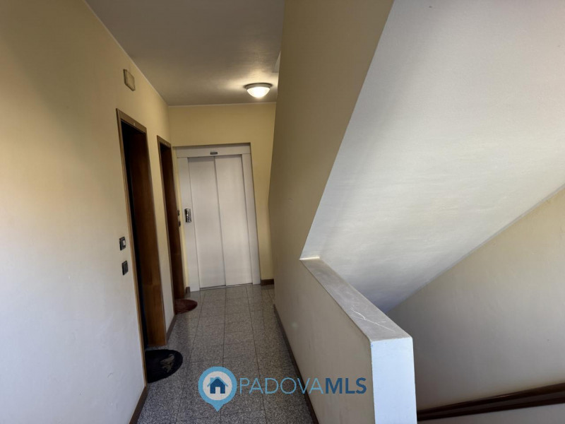 Immobile in esclusiva al Gruppo Padova MLS
Recente appartamento in ottime condizioni posta al pia...