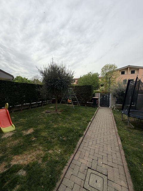 Pianiga-Cazzago: Vendesi appartamento al piano terra con ingresso indipendente e giardino privato...