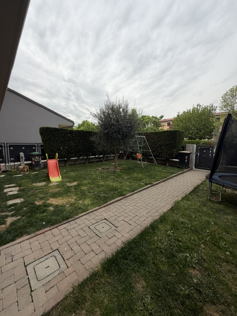 Pianiga-Cazzago: Vendesi appartamento al piano terra con ingresso indipendente e giardino privato...