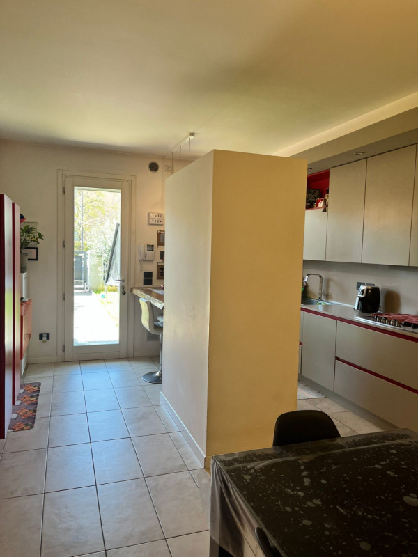 Pianiga-Cazzago: Vendesi appartamento al piano terra con ingresso indipendente e giardino privato...