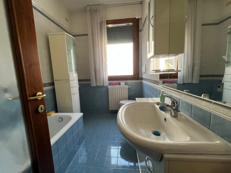 ABANO TERME: Classe E EPgl,nren 119,18 KWh/mq anno.
In piena zona pedonale appartamento posto all...