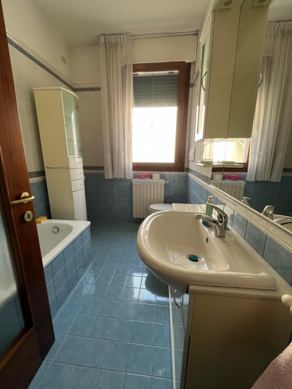 ABANO TERME: Classe E EPgl,nren 119,18 KWh/mq anno.
In piena zona pedonale appartamento posto all...