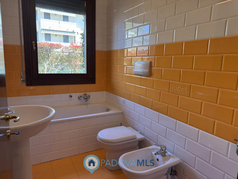 Immobile in esclusiva al Gruppo Padova MLS
Recente appartamento in ottime condizioni posto al pia...