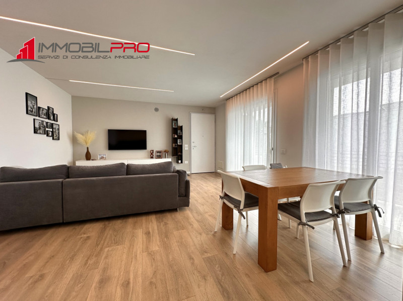 Se stai cercando qualcosa di più di un semplice tricamere, questa è la soluzione giusta.

In un c...