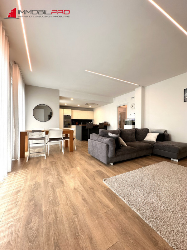 Se stai cercando qualcosa di più di un semplice tricamere, questa è la soluzione giusta.

In un c...