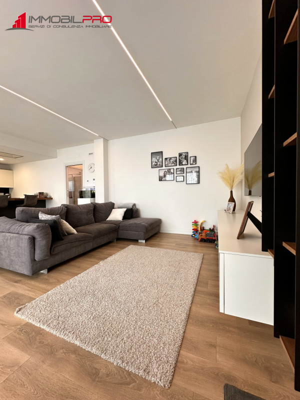 Se stai cercando qualcosa di più di un semplice tricamere, questa è la soluzione giusta.

In un c...