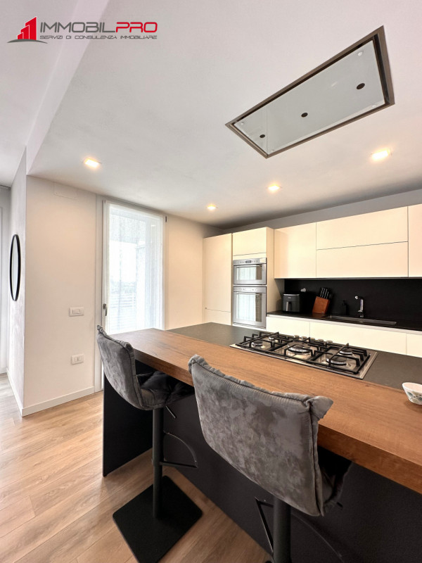 Se stai cercando qualcosa di più di un semplice tricamere, questa è la soluzione giusta.

In un c...