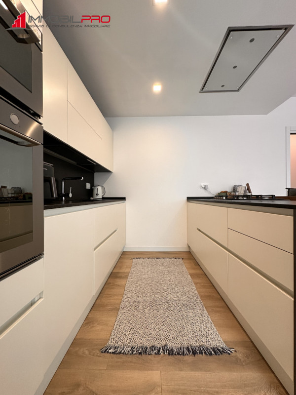 Se stai cercando qualcosa di più di un semplice tricamere, questa è la soluzione giusta.

In un c...