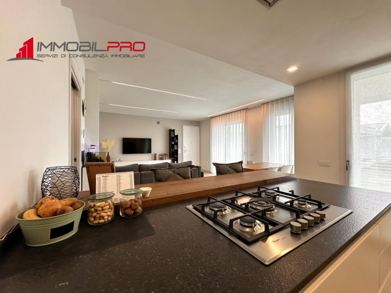 Se stai cercando qualcosa di più di un semplice tricamere, questa è la soluzione giusta.

In un c...