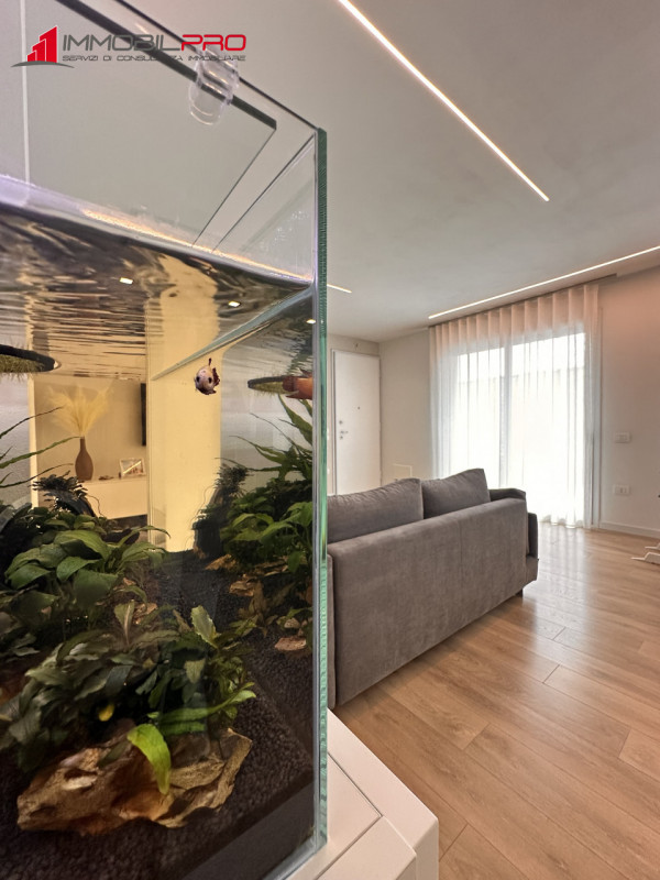 Se stai cercando qualcosa di più di un semplice tricamere, questa è la soluzione giusta.

In un c...