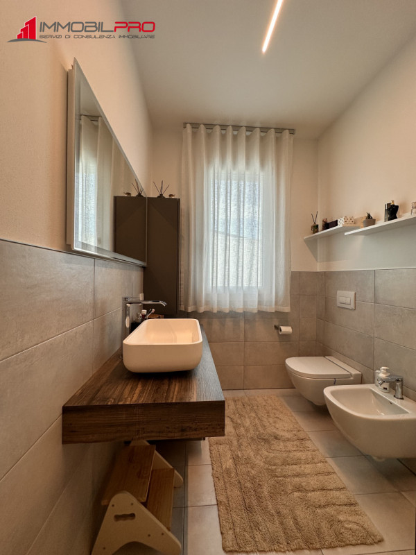 Se stai cercando qualcosa di più di un semplice tricamere, questa è la soluzione giusta.

In un c...