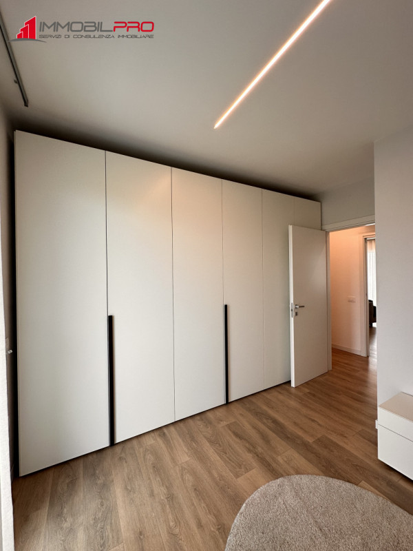 Se stai cercando qualcosa di più di un semplice tricamere, questa è la soluzione giusta.

In un c...