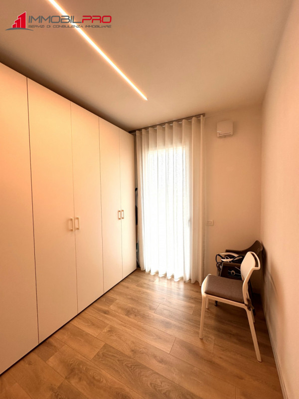 Se stai cercando qualcosa di più di un semplice tricamere, questa è la soluzione giusta.

In un c...