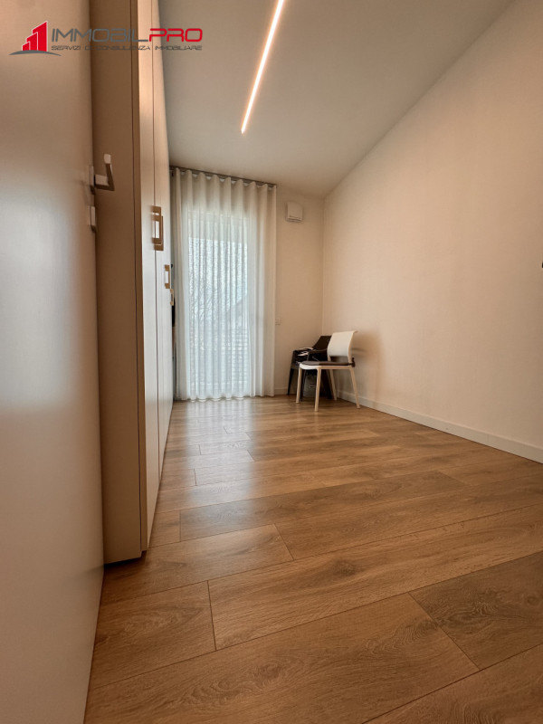 Se stai cercando qualcosa di più di un semplice tricamere, questa è la soluzione giusta.

In un c...