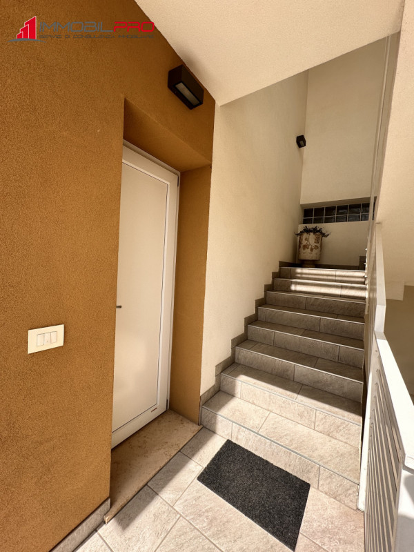 Se stai cercando qualcosa di più di un semplice tricamere, questa è la soluzione giusta.

In un c...