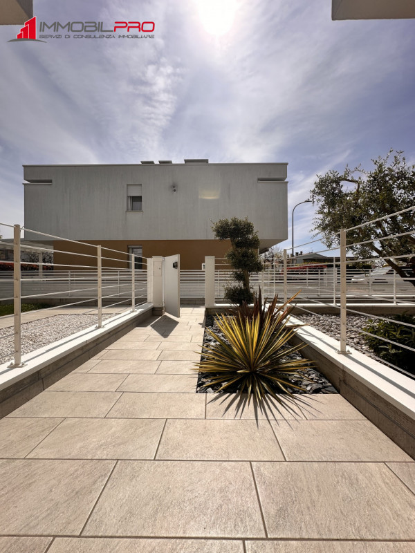 Se stai cercando qualcosa di più di un semplice tricamere, questa è la soluzione giusta.

In un c...