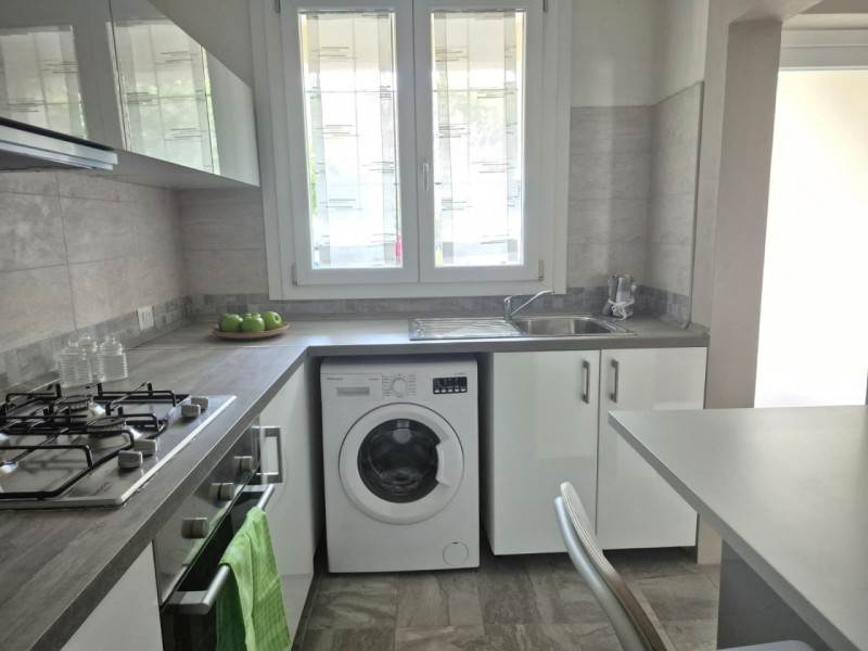 All’interno delle storiche mura del centro, in palazzina d’epoca recentemente ristrutturata, prop...