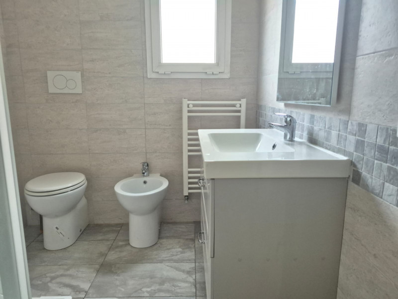 All’interno delle storiche mura del centro, in palazzina d’epoca recentemente ristrutturata, prop...