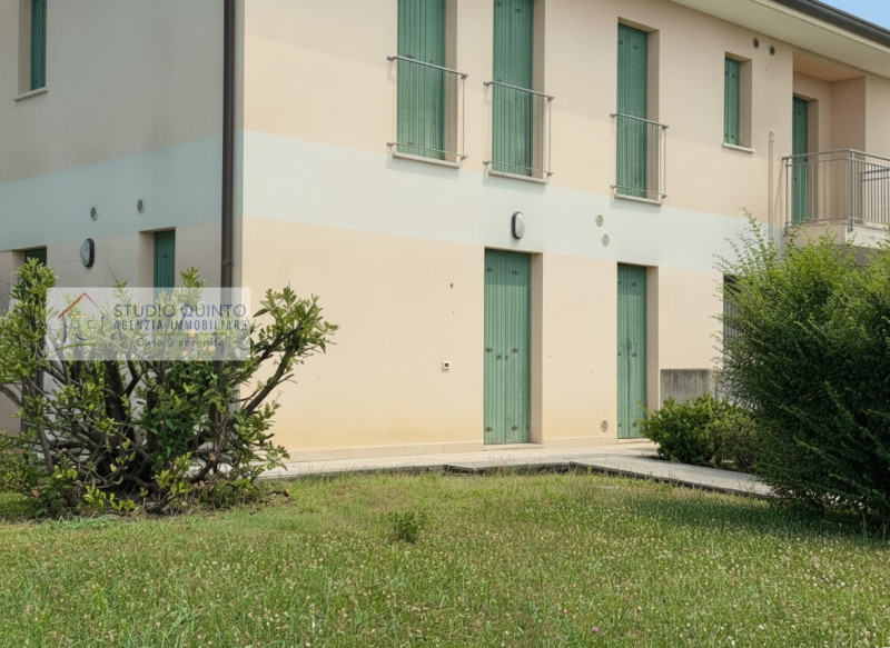 Proponiamo in vendita mini appartamento al piano terra, in buono stato, ideale per single, giovan...