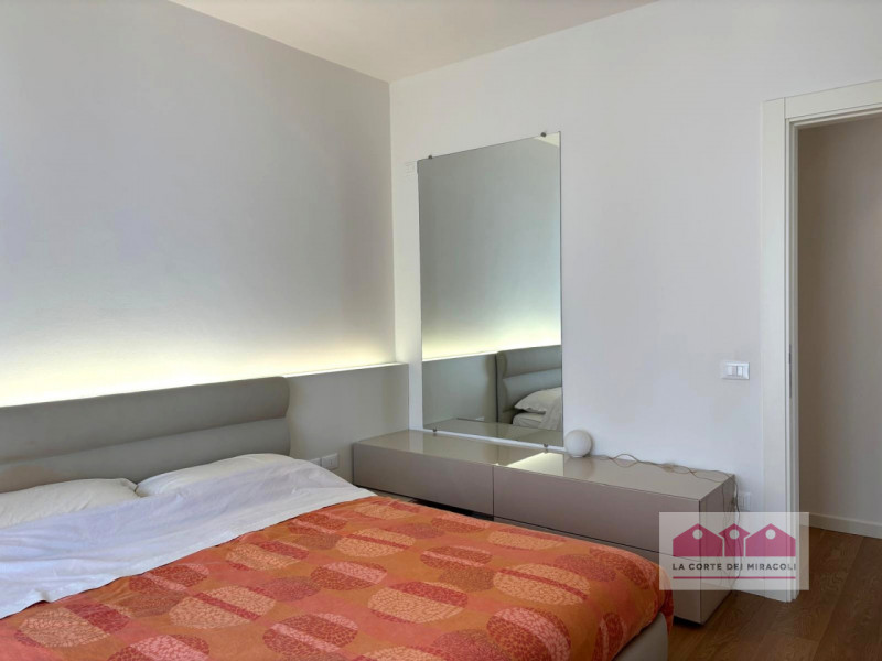 CENTRO STORICO: IN ELEGANTE PALAZZO, PIANO PRIMO INTERNO E SILENZIOSO, SOGGIORNO, CUCINA, UNA CAM...