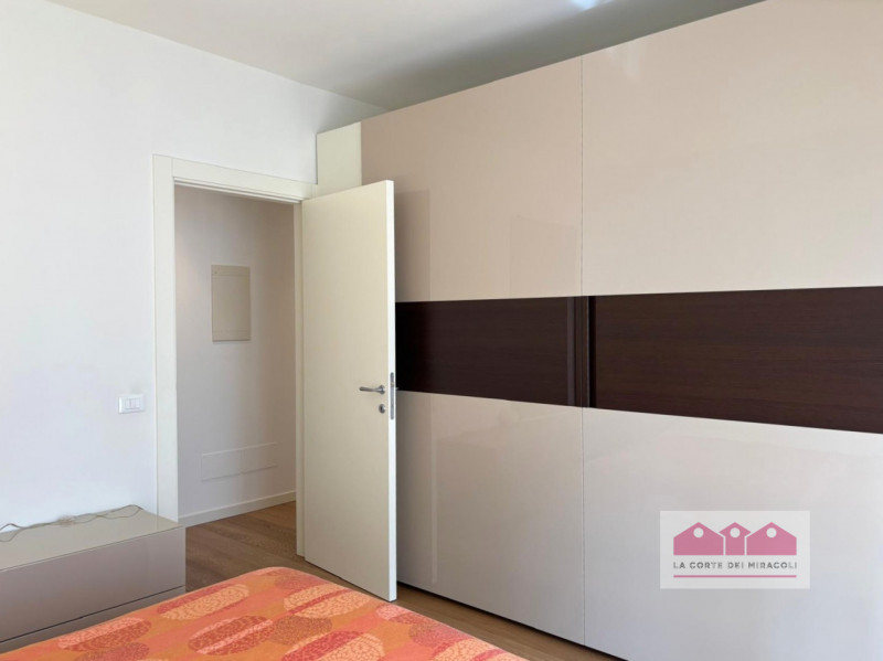 CENTRO STORICO: IN ELEGANTE PALAZZO, PIANO PRIMO INTERNO E SILENZIOSO, SOGGIORNO, CUCINA, UNA CAM...