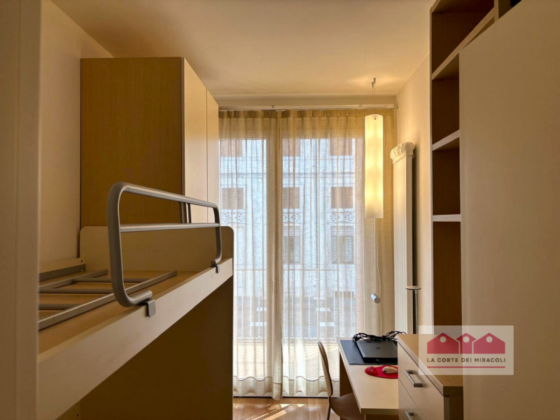 CENTRO STORICO: IN ELEGANTE PALAZZO, PIANO PRIMO INTERNO E SILENZIOSO, SOGGIORNO, CUCINA, UNA CAM...