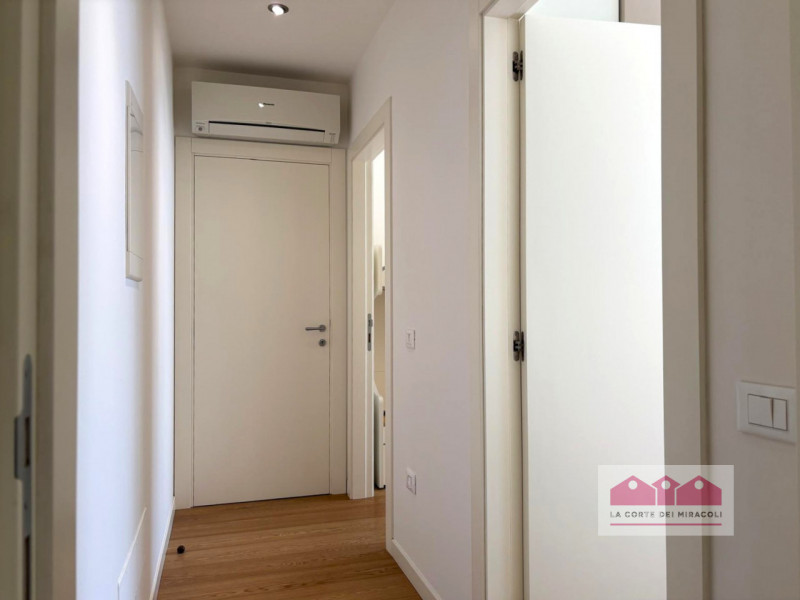 CENTRO STORICO: IN ELEGANTE PALAZZO, PIANO PRIMO INTERNO E SILENZIOSO, SOGGIORNO, CUCINA, UNA CAM...