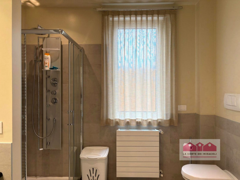 CENTRO STORICO: IN ELEGANTE PALAZZO, PIANO PRIMO INTERNO E SILENZIOSO, SOGGIORNO, CUCINA, UNA CAM...