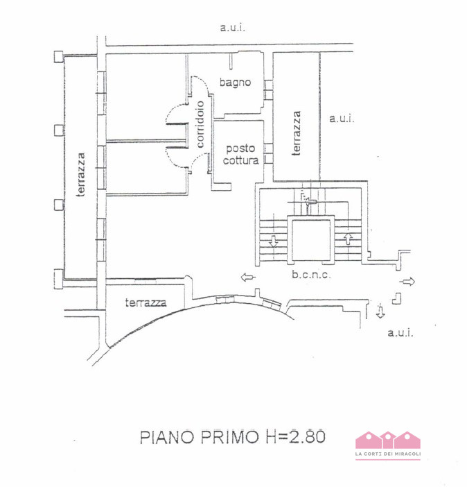 CENTRO STORICO: IN ELEGANTE PALAZZO, PIANO PRIMO INTERNO E SILENZIOSO, SOGGIORNO, CUCINA, UNA CAM...