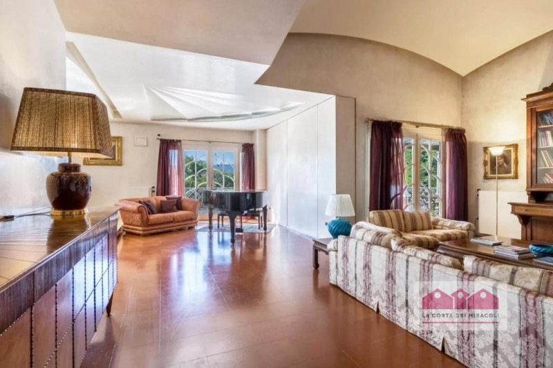 ARCUGNANO: VILLA CON TERRAZZO PANORAMICO, VERANDA E ACCESSO ALLA PISCINA CONDOMINIALE. RIF. 2256X...