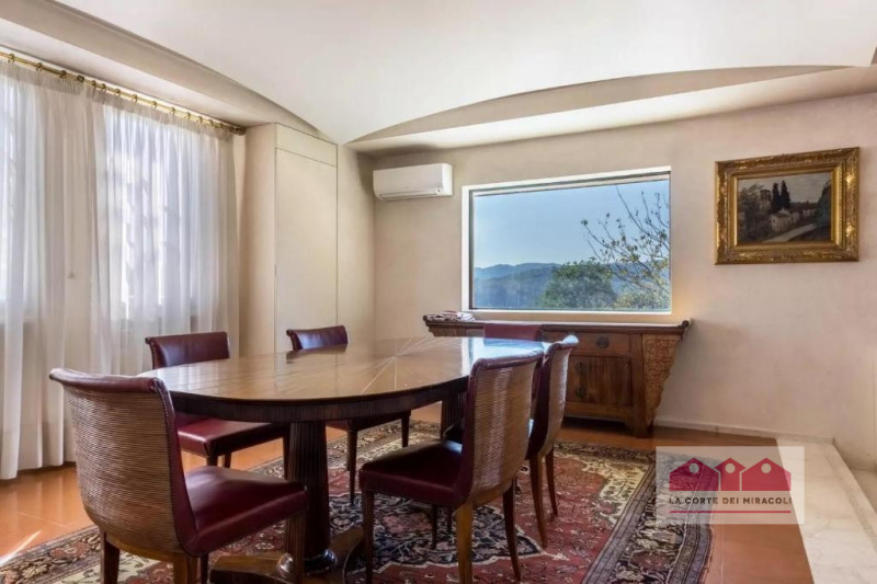 ARCUGNANO: VILLA CON TERRAZZO PANORAMICO, VERANDA E ACCESSO ALLA PISCINA CONDOMINIALE. RIF. 2256X...