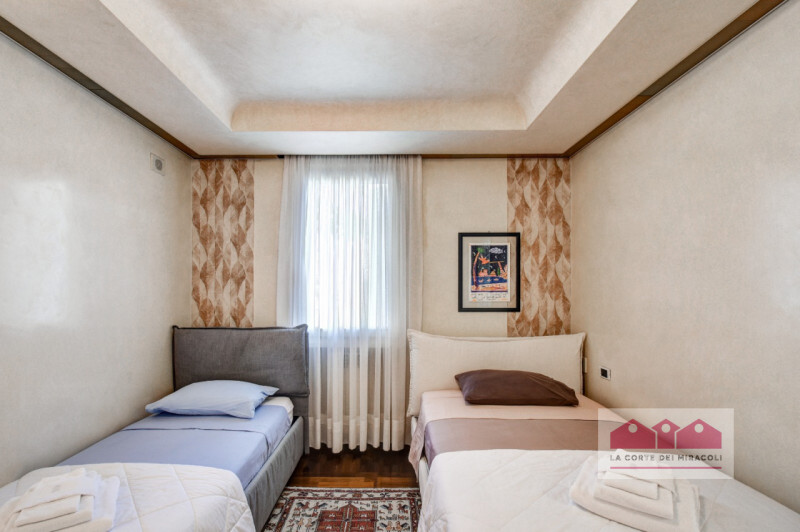 ARCUGNANO: VILLA CON TERRAZZO PANORAMICO, VERANDA E ACCESSO ALLA PISCINA CONDOMINIALE. RIF. 2256X...