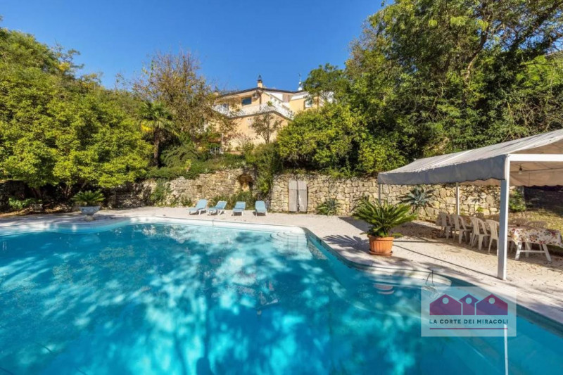 ARCUGNANO: VILLA CON TERRAZZO PANORAMICO, VERANDA E ACCESSO ALLA PISCINA CONDOMINIALE. RIF. 2256X...