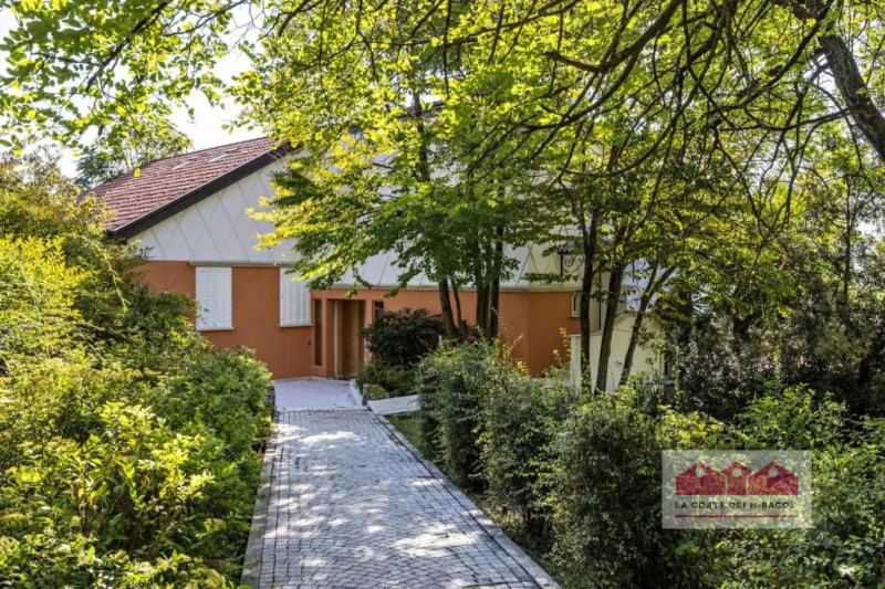 ARCUGNANO: VILLA CON TERRAZZO PANORAMICO, VERANDA E ACCESSO ALLA PISCINA CONDOMINIALE. RIF. 2256X...