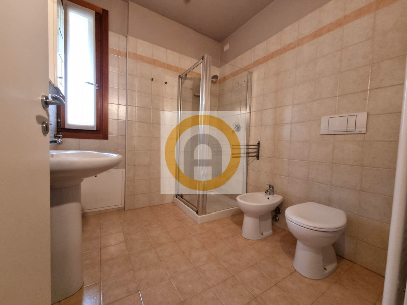 Questo appartamento di 75 mq è disponibile per l'affitto ad un prezzo competitivo. 

L'immobile o...