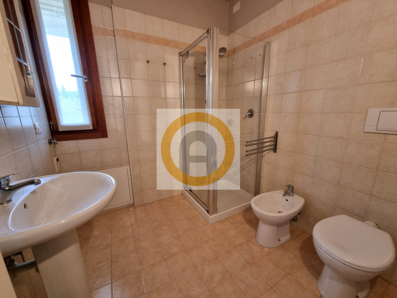 Questo appartamento di 75 mq è disponibile per l'affitto ad un prezzo competitivo. 

L'immobile o...