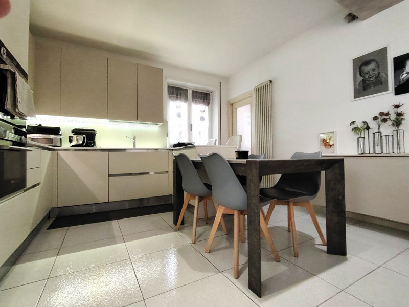 Thiene, Via Marconi 123 - Bicamere ristrutturato al primo e ultimo piano. Richiesta € 119.000.Tra...