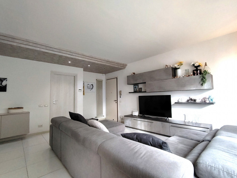 Thiene, Via Marconi 123 - Bicamere ristrutturato al primo e ultimo piano. Richiesta € 119.000.Tra...