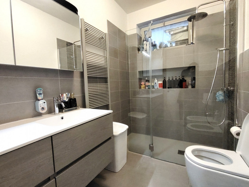 Thiene, Via Marconi 123 - Bicamere ristrutturato al primo e ultimo piano. Richiesta € 119.000.Tra...