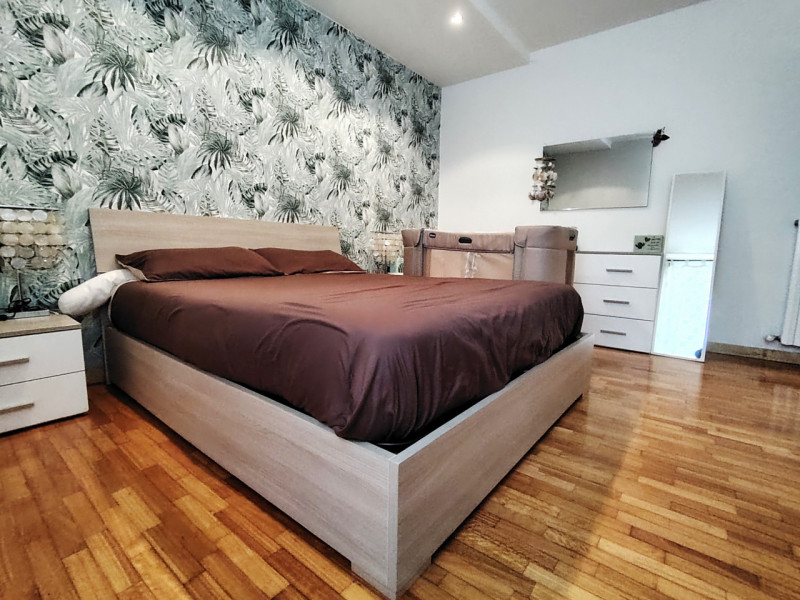 Thiene, Via Marconi 123 - Bicamere ristrutturato al primo e ultimo piano. Richiesta € 119.000.Tra...