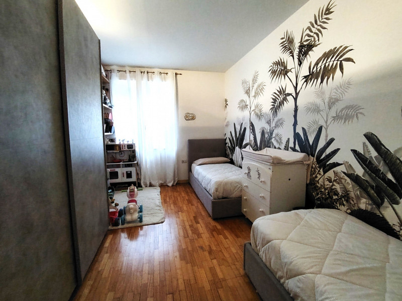 Thiene, Via Marconi 123 - Bicamere ristrutturato al primo e ultimo piano. Richiesta € 119.000.Tra...