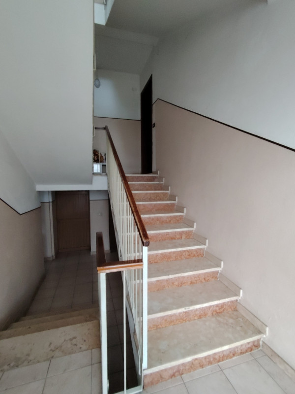 Thiene, Via Marconi 123 - Bicamere ristrutturato al primo e ultimo piano. Richiesta € 119.000.Tra...
