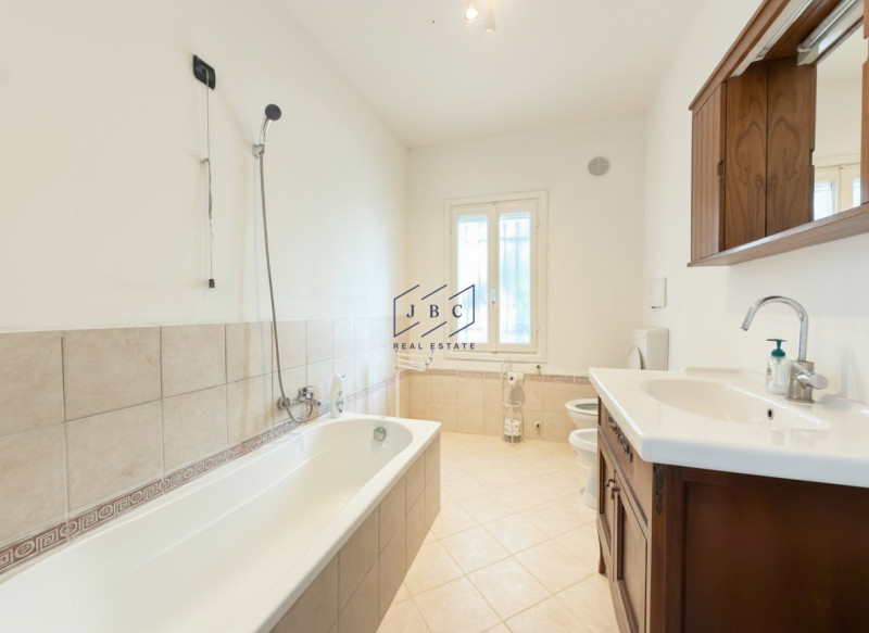 PORTOGRUARO - (Venezia)
Proponiamo in esclusiva nei pressi di Portogruaro (VE), a Viola, una sple...